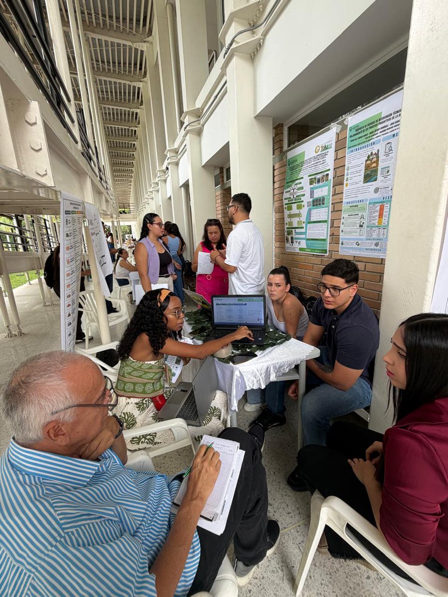 ucevacol's tweet photo. Con éxito se realizó el VIII Encuentro de Estudiantes del Programa de Ingeniería Ambiental, un espacio para destacar la creatividad, el trabajo interdisciplinar y el compromiso ambiental de nuestros estudiantes. 🌎✨

Durante la jornada, los equipos socializaron sus proyectos integradores, evidenciando cómo el conocimiento académico aporta a la sostenibilidad, la innovación y la gestión ambiental del territorio. 🏛️🌱

Felicitamos a todos los participantes por su dedicación y compromiso con el futuro del planeta. 💚👏