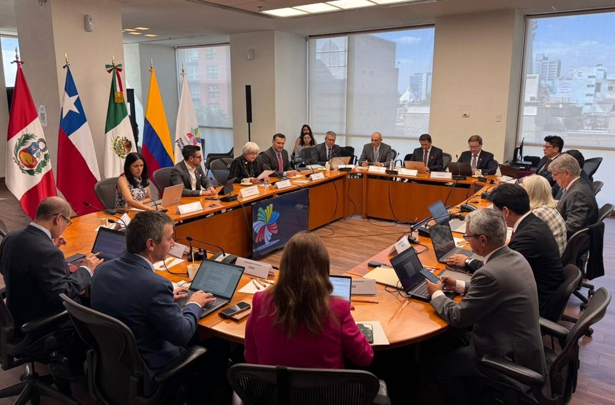 A_delPacifico's tweet photo. 🌐 Con 64 Estados Observadores y aliados en distintos continentes, la Alianza del Pacífico sigue consolidándose como un referente de integración regional 🌎

En la sesión de hoy, dialogamos sobre cómo fortalecer y optimizar nuestra red internacional para asegurar que estos vínculos generen más oportunidades y beneficios concretos para la ciudadanía 🤝✨

#15AñosAlianzaDelPacífico