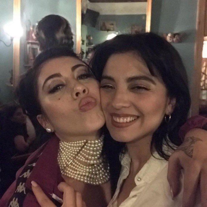 lWishYouRoses's tweet photo. Yo lo único que necesito es una Mon Laferte X Kali Uchis collab https://t.co/hFVboPhPXQ