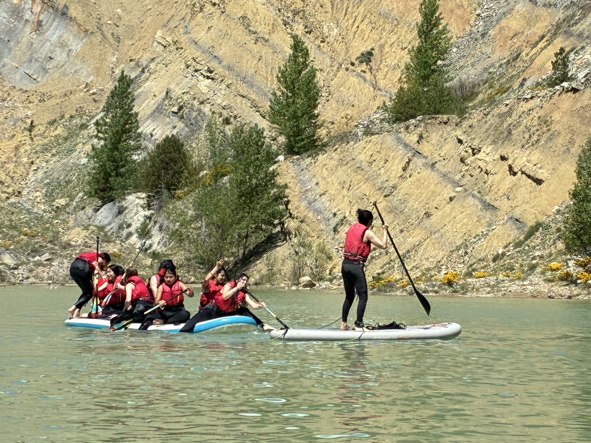 insfontdelferro's tweet photo. 🏔️🏄‍♂️🧗‍♂️ 3r dia d’esports d’aventura per l’alumnat de 4t d’ESO en colònies 🤙 i demà, últim dia 🫣 https://t.co/JtKEqs7hmq