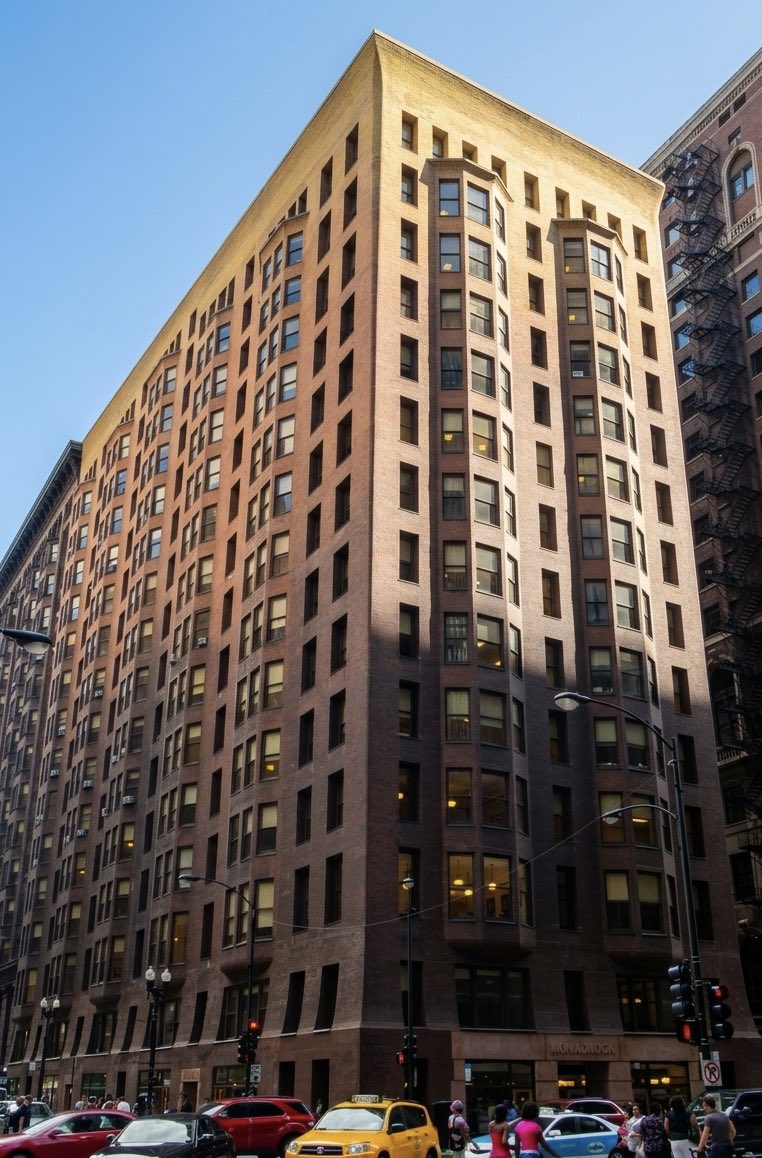 adamnfurman's tweet photo. It isnt well known, but the Monadnock building, Chicago’s masonry skyscraper (still the tallest load-bearing brick or masonry building ever constructed) was intended 2 be constructed from a polychromatic gradient of bricks from deep brown at the base, 2 bright yellow at its crown https://t.co/lrHfEirur0