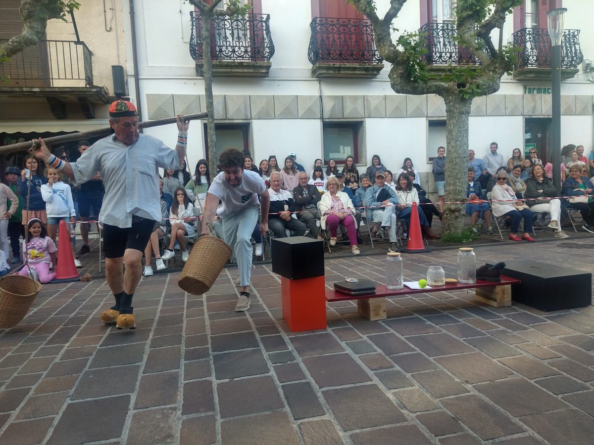 AytoArroyo's tweet photo. 🎭 XIX Festival de Teatro de Calle 𝑺𝙞𝒏 𝑻𝙚𝒍𝙤́𝒏

🗓️ Del 5 al 7 de junio
1️⃣4⃣espectáculos
1️⃣2⃣compañías
6️⃣ espacios escénicos

➕ Consulta todo el programa 👉🏻 https://t.co/261sVrE6Sv https://t.co/QLg87fUCub