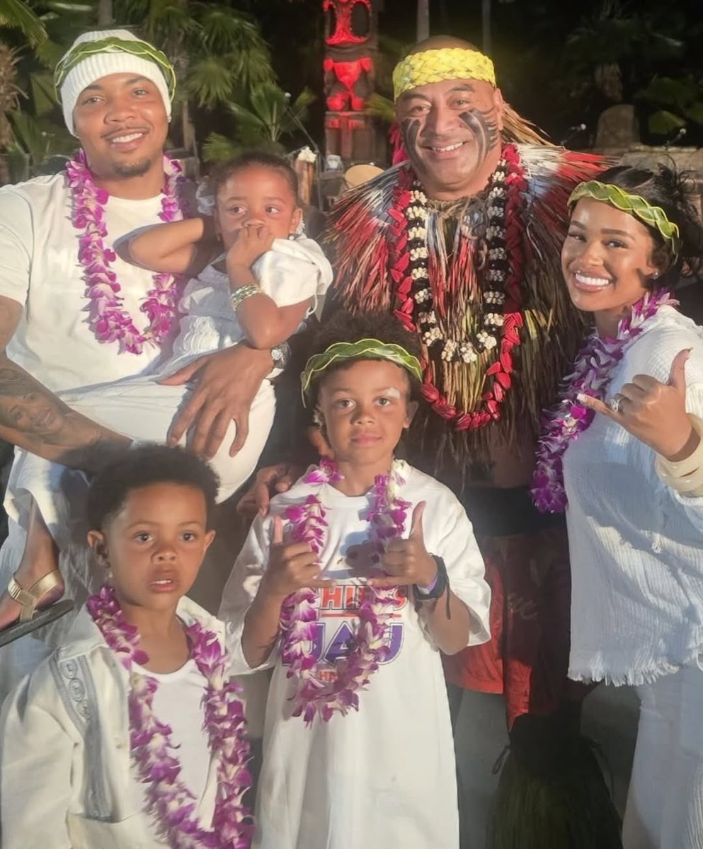wavecheckers's tweet photo. G Herbo in Hawaii with the family 🌺 https://t.co/g9YYtEIQFC