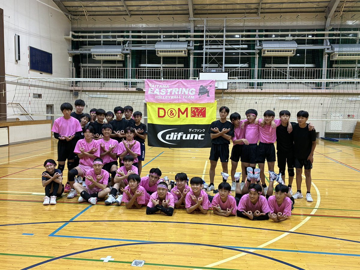 east_ring's tweet photo. 老舗サポーターメーカーD&amp;Mさんが、チームサポートとしてストレッチング、サポーター機能性紹介と試着会をしてくれました。
佐藤あり紗さんがofficial ambassador。ピンクグッズ増殖希望をお伝えしました👚 https://t.co/XOvE3oXiw7