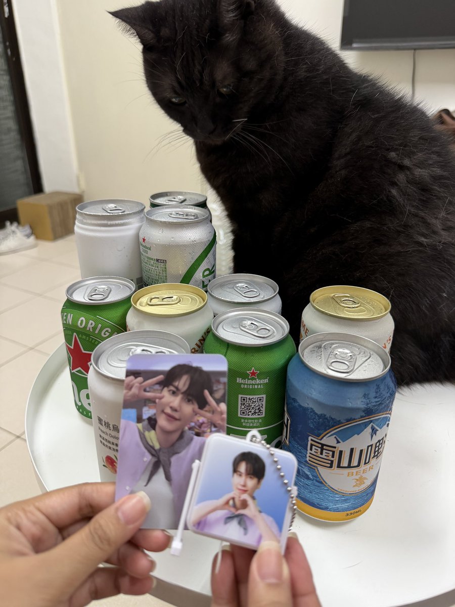 geeeeng's tweet photo. สาซื้อเบียร์กลับมาบ้านเยอะมาก นี่ก็งงว่าซื้อมาทำไมเพราะไม่ค่อยกินแอลทั้งคู่ สรุปนางซื้อเพราะจะเอากู๊ดคยูมาให้ชั้น5555555555555555555 https://t.co/RT6fz0pQnX