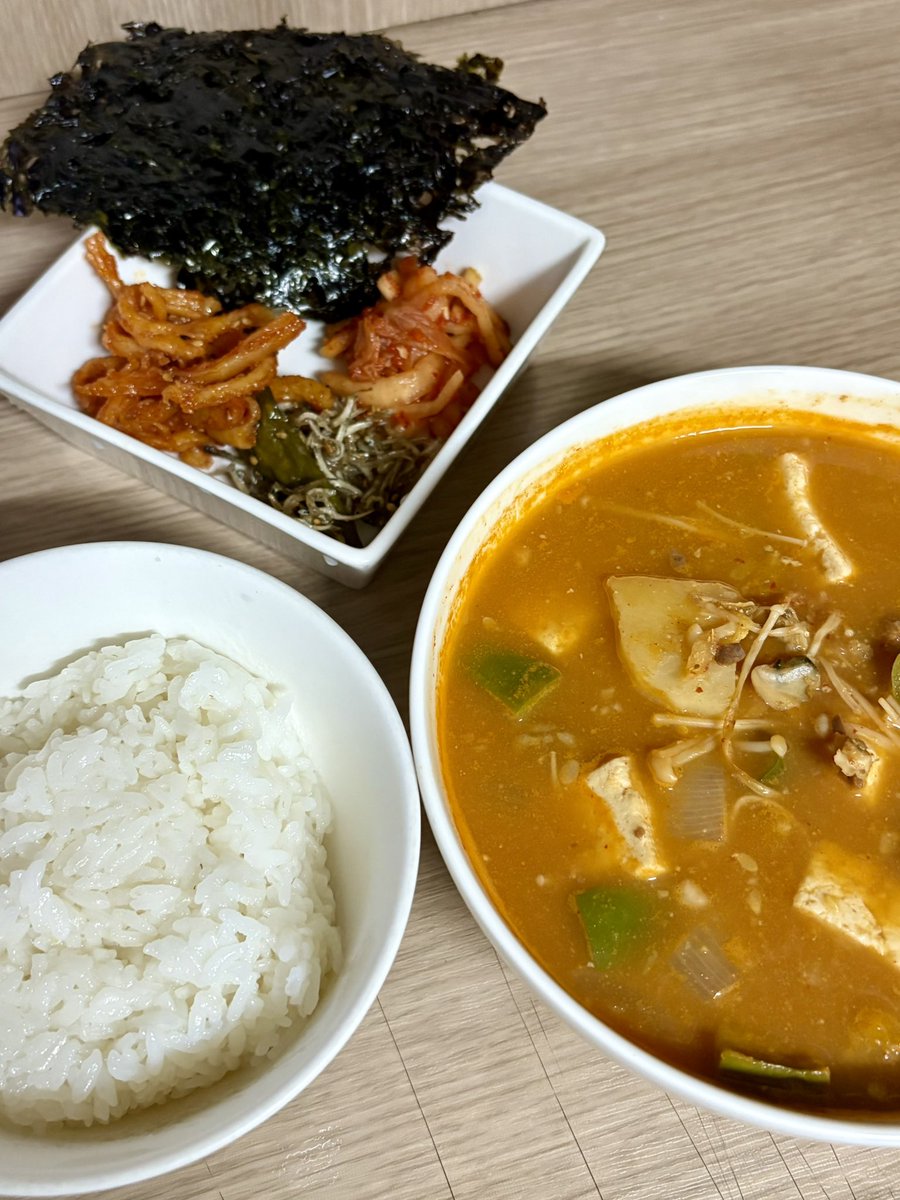 chaechaemeal's tweet photo. 2026년 5월 27일 

된장찌개, 반찬, 김, 밥 https://t.co/jnMIrIRySY