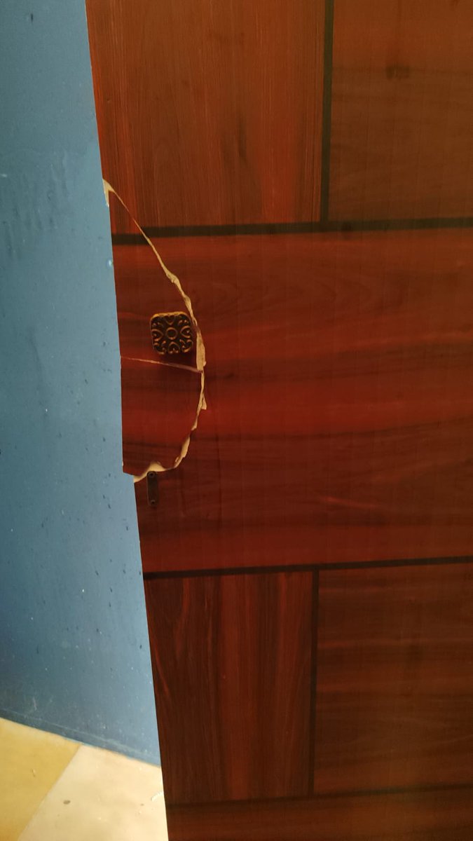 mahit26's tweet photo. Everyone singing songs and praises of @Airbnb_in , here's the truth- not the first time and definitely not the last time. Guests frequently damage property, and Airbnb does very little.Called cops. Now the guest has retaliated with a one-star review. @AirbnbHelp @amanpreet_bajaj https://t.co/JYLn6aF6pM