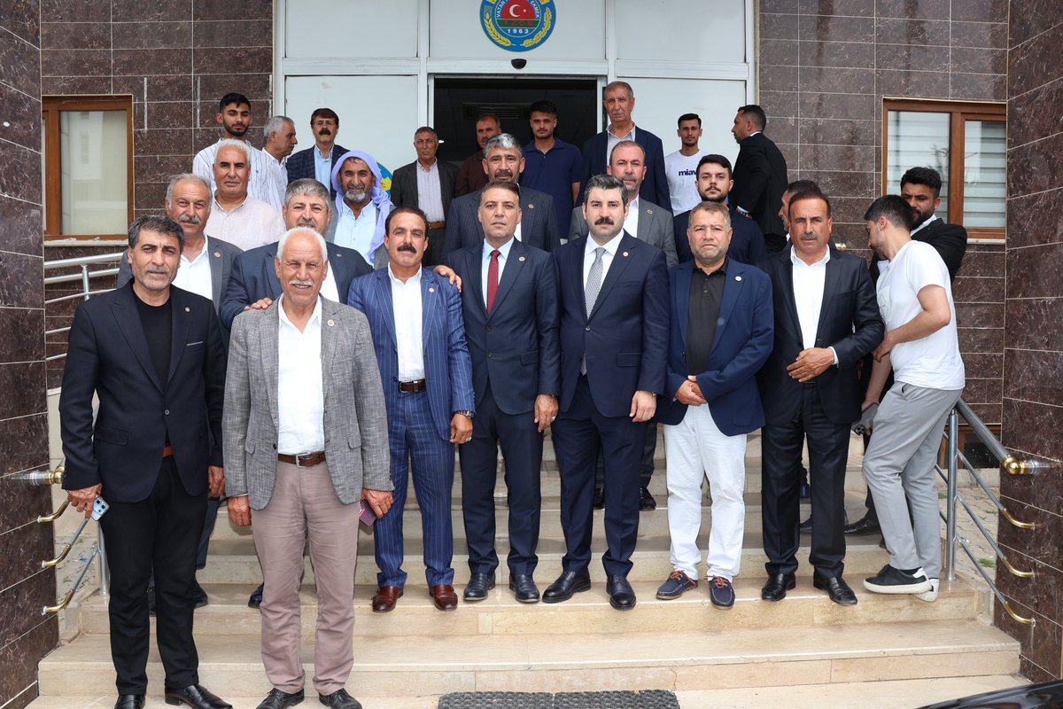 ahmeteyypoglu's tweet photo. 📍 Şanlıurfa Ziraat Odası Başkanlığımızda; Yönetim kurulumuz ve vatandaşlarımızın yoğun katılımıyla bayramlaşma programımızı gerçekleştirdik. 

Bayramlar; birlik, beraberlik, kardeşlik ve paylaşmanın en güzel şekilde yaşandığı müstesna günlerdir. Bu güzel atmosferde hemşehrilerimizle bir araya gelmenin mutluluğunu yaşadık. 

Bayramın getirdiği kardeşlik ve dayanışma ruhunun daim olmasını diliyorum. 

@semsibayraktar