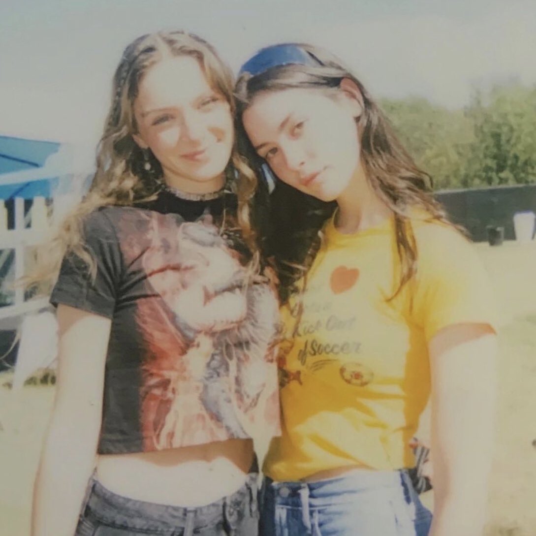 CAPRICASlX's tweet photo. this is so important to me 😭😭💗💗 https://t.co/yRov9M6ZZn