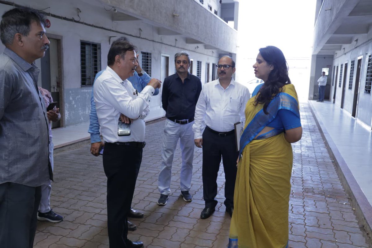 txcindia's tweet photo. 🧵Visit to Fairdeal Textile Park, Surat!
A State-of-the-Art Integrated Textile Park established under SITP ✨

Smt. Vrunda Manohar Desai, IRS, Textile Commissioner, GoI, Mumbai, visited Fairdeal Textile Park, Surat on 28 May 2026 and reviewed initiatives related to Technical Textiles, Skill Development, Pre-Weaving Operations, and advanced weaving technologies including Jacquard Rapier, Airjet, Waterjet and Needle Looms.

She also reviewed the Workers’ Hostel & Mess, Common Facility Centre (CFC), CETP and reservoir facilities developed within the park. During the interaction with stakeholders, she encouraged exploration of a Textile Waste Management Facility in collaboration with Surat Municipal Corporation and highlighted sustainable textile recycling initiatives being undertaken in Navi Mumbai.

Shri Dhiraj Shah, Director, Shri Nitin Shah, representatives from leading textile units, Shri Vinay Kumar Gupta, Regional Officer, Ahmedabad, and Shri Nilay, Officer-in-Charge, ITADC Surat, were present during the visit.

#TextileCommissionerIndia #TextileCommissionerMumbai #TechnicalTextiles #SustainableTextiles #TextileRecycling #AatmanirbharBharat #ViksitBharat