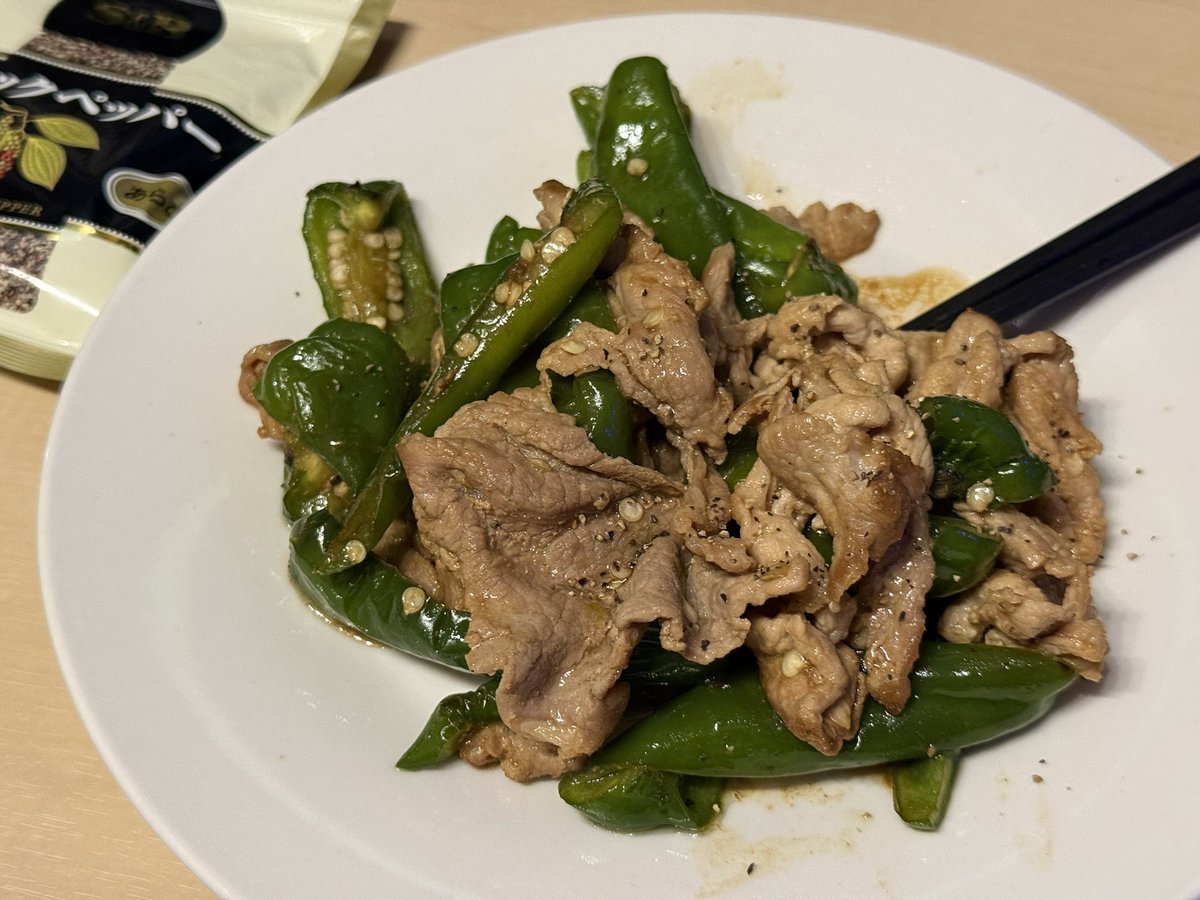 syurize's tweet photo. 今日の晩飯は豚肉とピーマンの炒め物。
#とどろきクッキング https://t.co/7r1ZCeC4jF