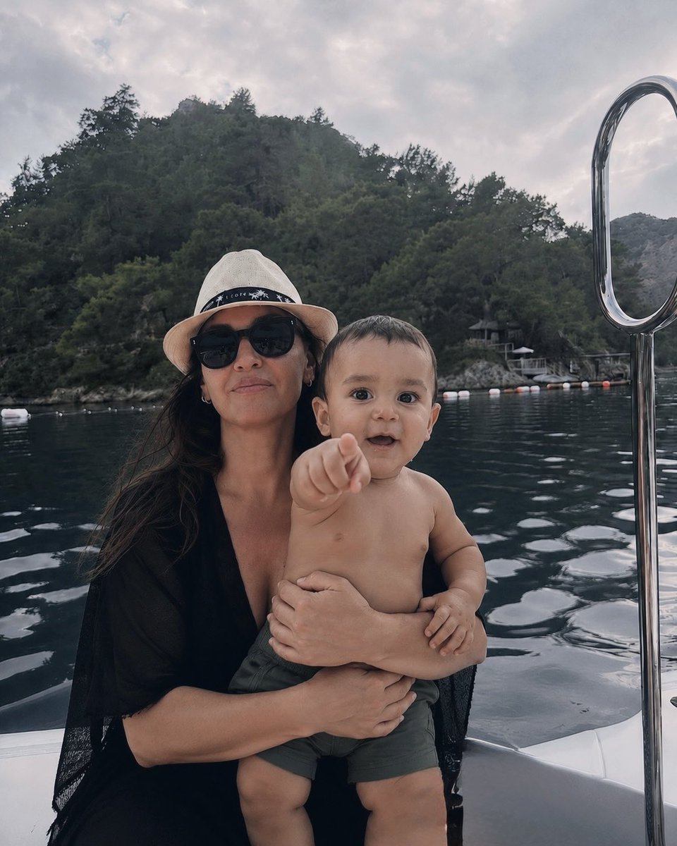 vasxmar's tweet photo. first summer vacation as a family of 3🤍🌊 https://t.co/eaGOARph2I