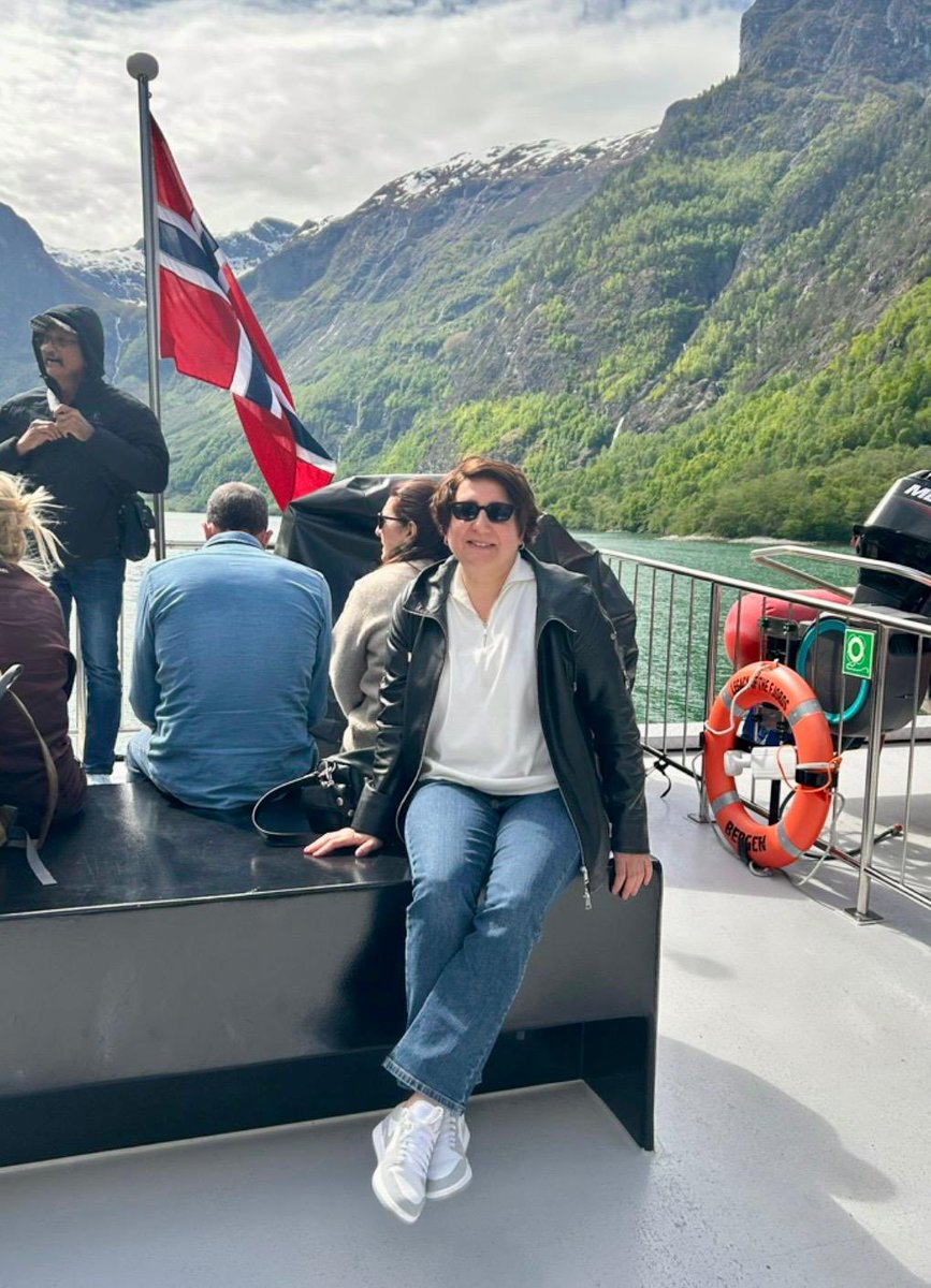 yilmazsuzan's tweet photo. Fiyort Tekne Turumuzdan kareler; Norveç bu işin pazarlamasını cok iyi yapıyor :)
#norveç #flam #28-05-2026 https://t.co/2FME0V3dTz