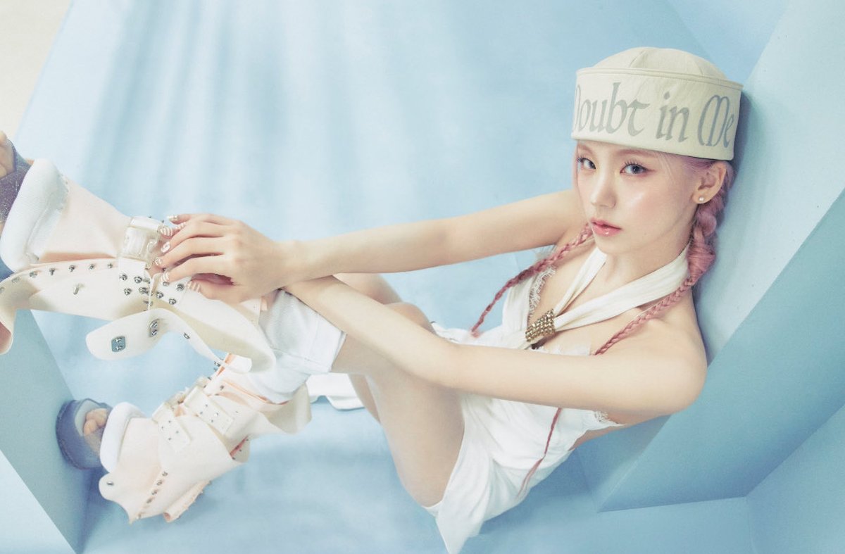 itzypopbase's tweet photo. ITZY’s Yeji reassures fans about her health following her recent herniated disc:

“My back is totally fine. I know you’re worried about me, but now you can stop worrying for sure.” https://t.co/xUe7X4k7ex
