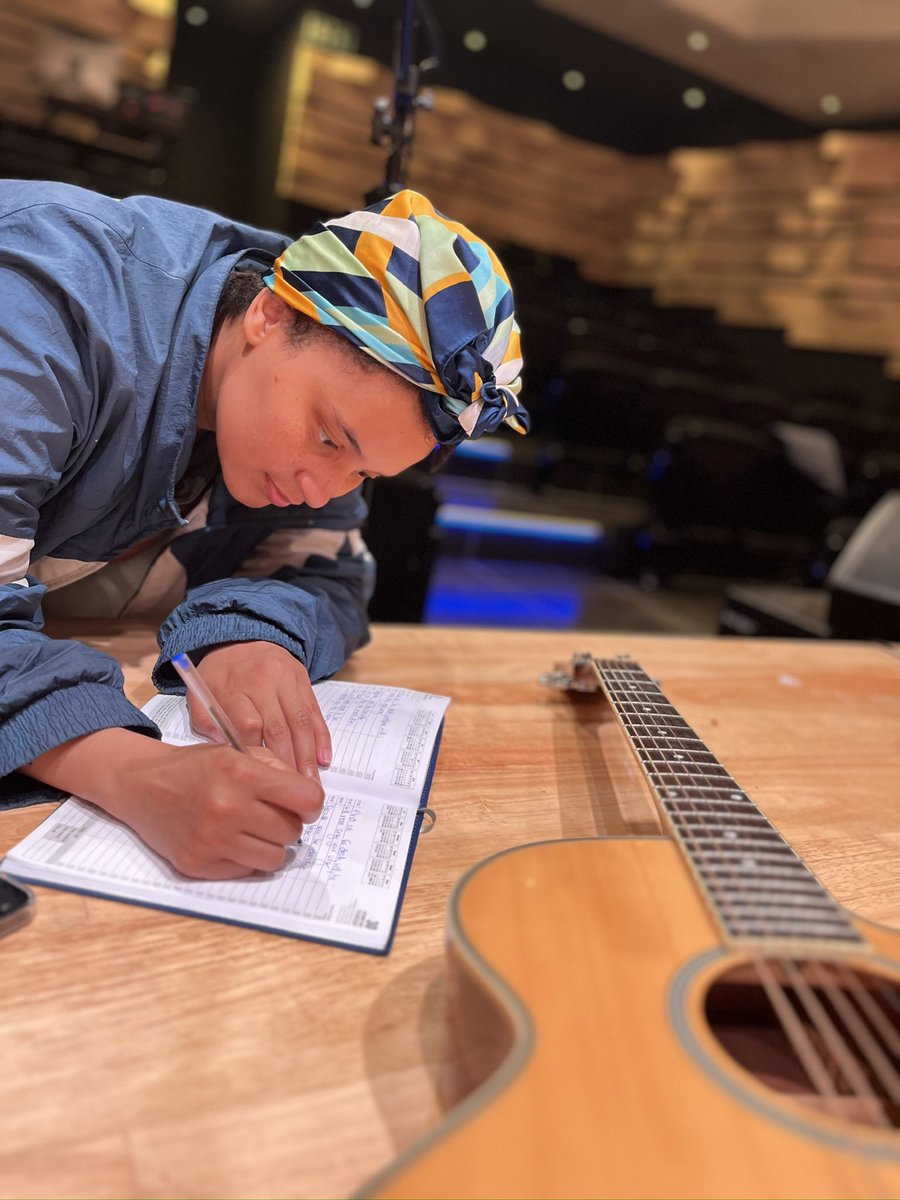 shakespeare_za's tweet photo. Meet Tholwana Dyosopu, the brilliant musician creating songs that update and adapt Shakespeare's sonnets. 

Listen to Tholwana perform, and learn more about her work, in recent episodes of @Tsikinya_Chaka podcast SHAKE THE SWORD! … or read more here:

https://t.co/NKTqu3djUJ https://t.co/Bkj7CyKnK1