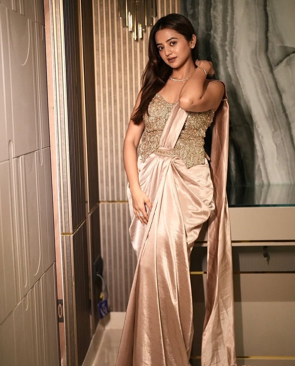 hourlyhelly's tweet photo. ─  #HellyShah 💌✨ https://t.co/gDoNtAINtd