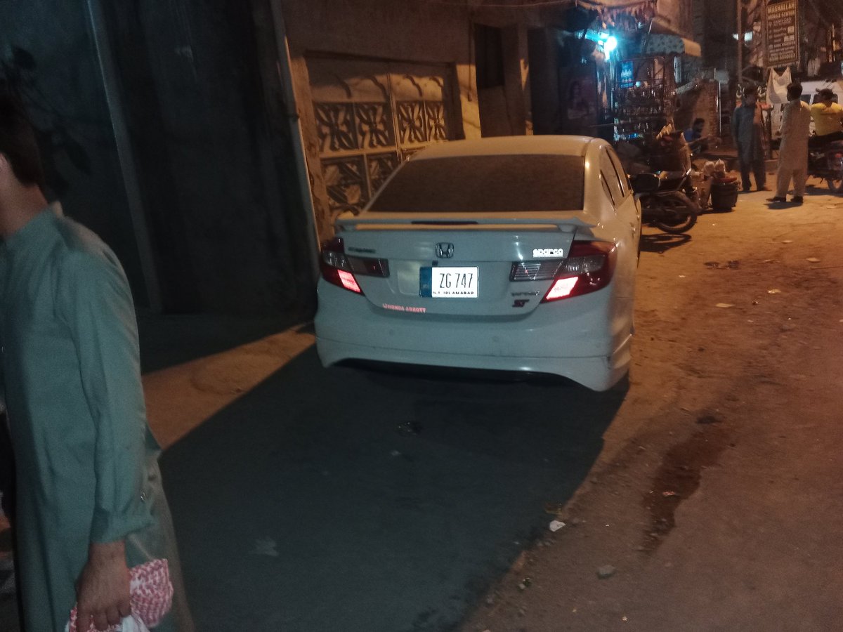 ishfaq0511's tweet photo. @CMComplaintCell @MaryamNSharif @CMShehbaz @OfficialDPRPP @RwpPolice @ICT_Police @MohsinnaqviC42 @OfficialDGISPR @SalmanRafiquePK @Safecityibd @Anjumaqeelkhan_ @CDASectorI_14 @shaheryarhassan The police have been unable to locate the car; however, the vehicle has reportedly been seen in Chishti Abad. https://t.co/wlTCmqdv6l
