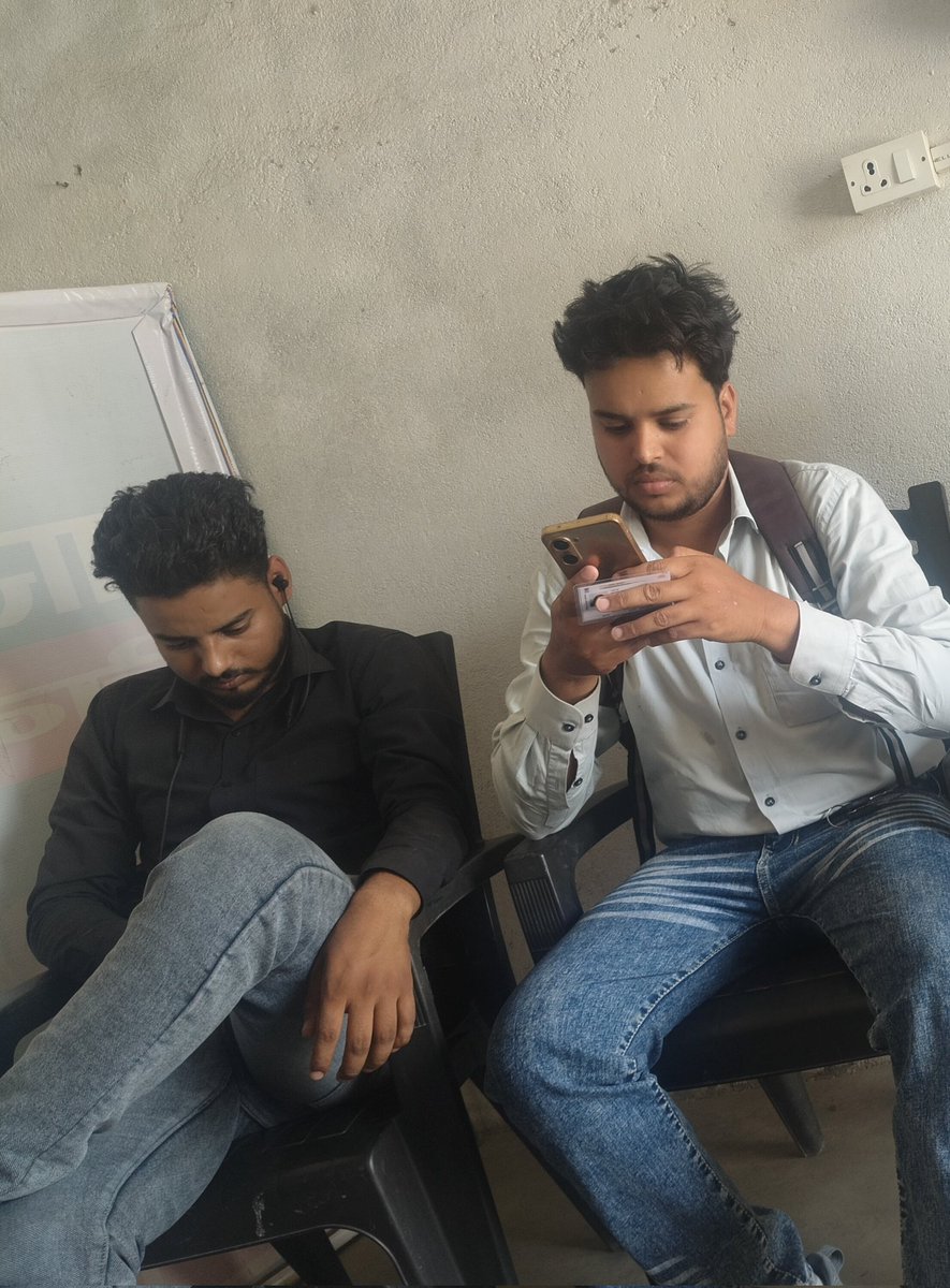 NaimishPress's tweet photo. @lkopolice @LkoCp @LoJcp @dcp_north @Uppolice @CyberCellLko @cyberpolice_up
@myogiadityanath @myogioffice
@dgpup @Lko_VivekSharma @Asif_Lucknawi @SinghSingh078
लखनऊ थाना मडियाव पुलिस ने अब तकFIR क्यो नही दर्ज की ? दो ठग डूडा ऑफिस के लोन करने के नाम पर लोगो से कर रहे ऑनलाइन ठगी https://t.co/XYJo0PbxID