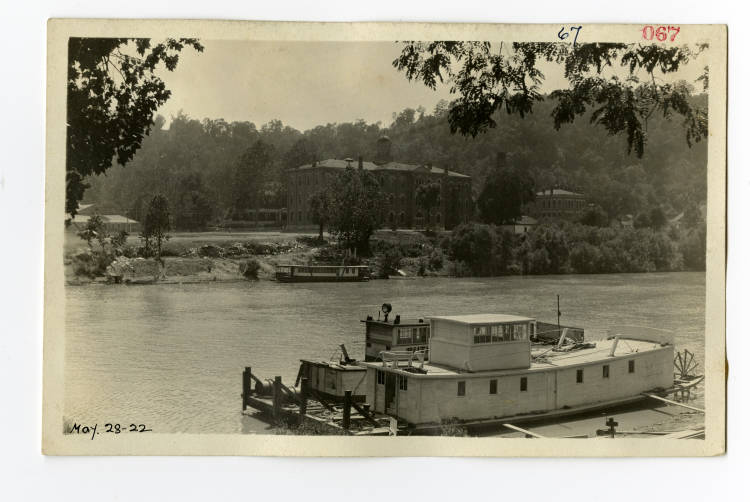 KyHistSoc's tweet photo. A day in Frankfort taken on May 28, 1922.

Kentucky Historical Society, J. J. King Photographs, Graphic 12 https://t.co/VFWMLSiYLB