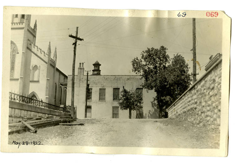 KyHistSoc's tweet photo. A day in Frankfort taken on May 28, 1922.

Kentucky Historical Society, J. J. King Photographs, Graphic 12 https://t.co/VFWMLSiYLB