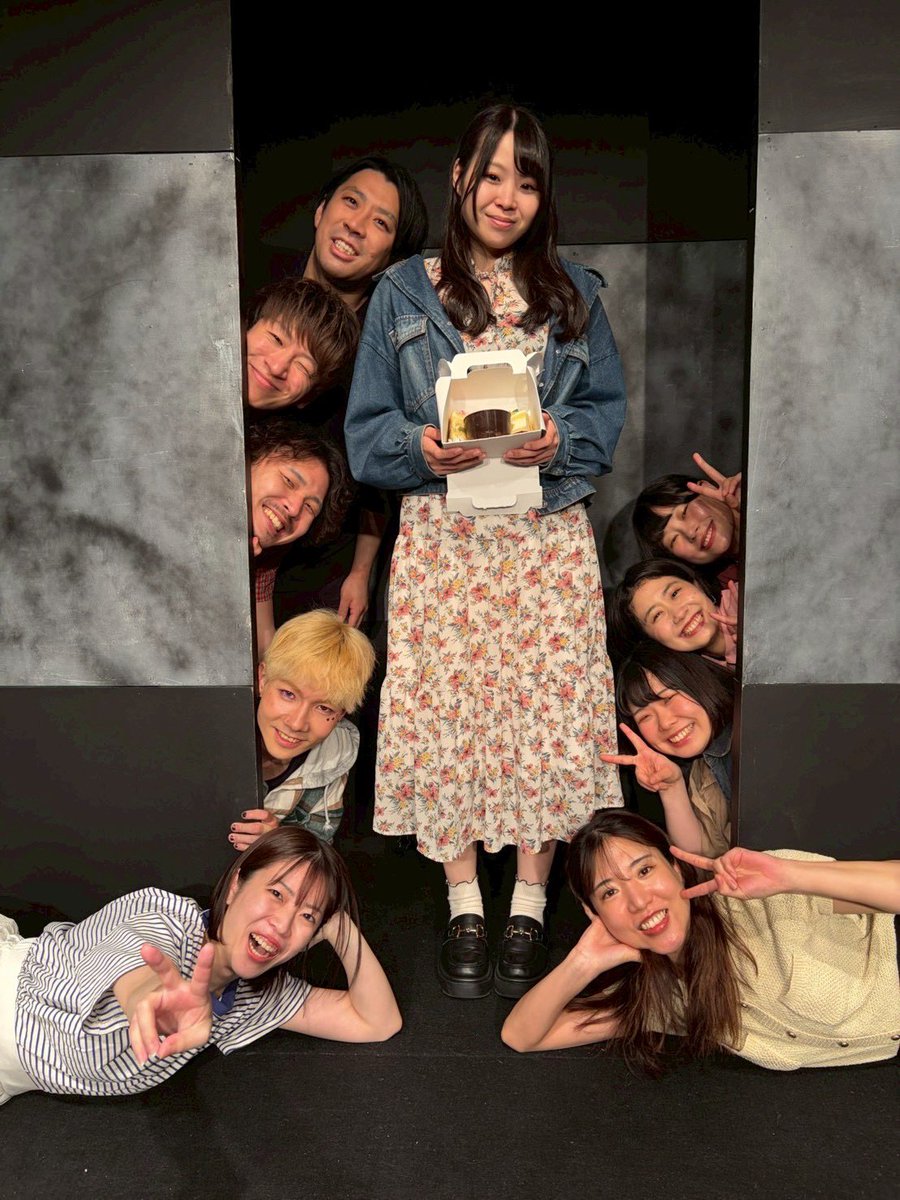 hiromasa820's tweet photo. C班5日目公演終了しました✨
沢山のお客様の中お芝居できて幸せです😊
そして本日C班サナエこと夢結さんのお誕生日🎂
皆んなで泣かしてやったぜ👏
とても楽しい1日でした！
土曜日は既に満席でキャンセル待ちとの事！！
千秋楽はまだ席ありますので皆様よろしくお願いします🤲
#あっとほーむ #すイッち https://t.co/xYnWIMto51