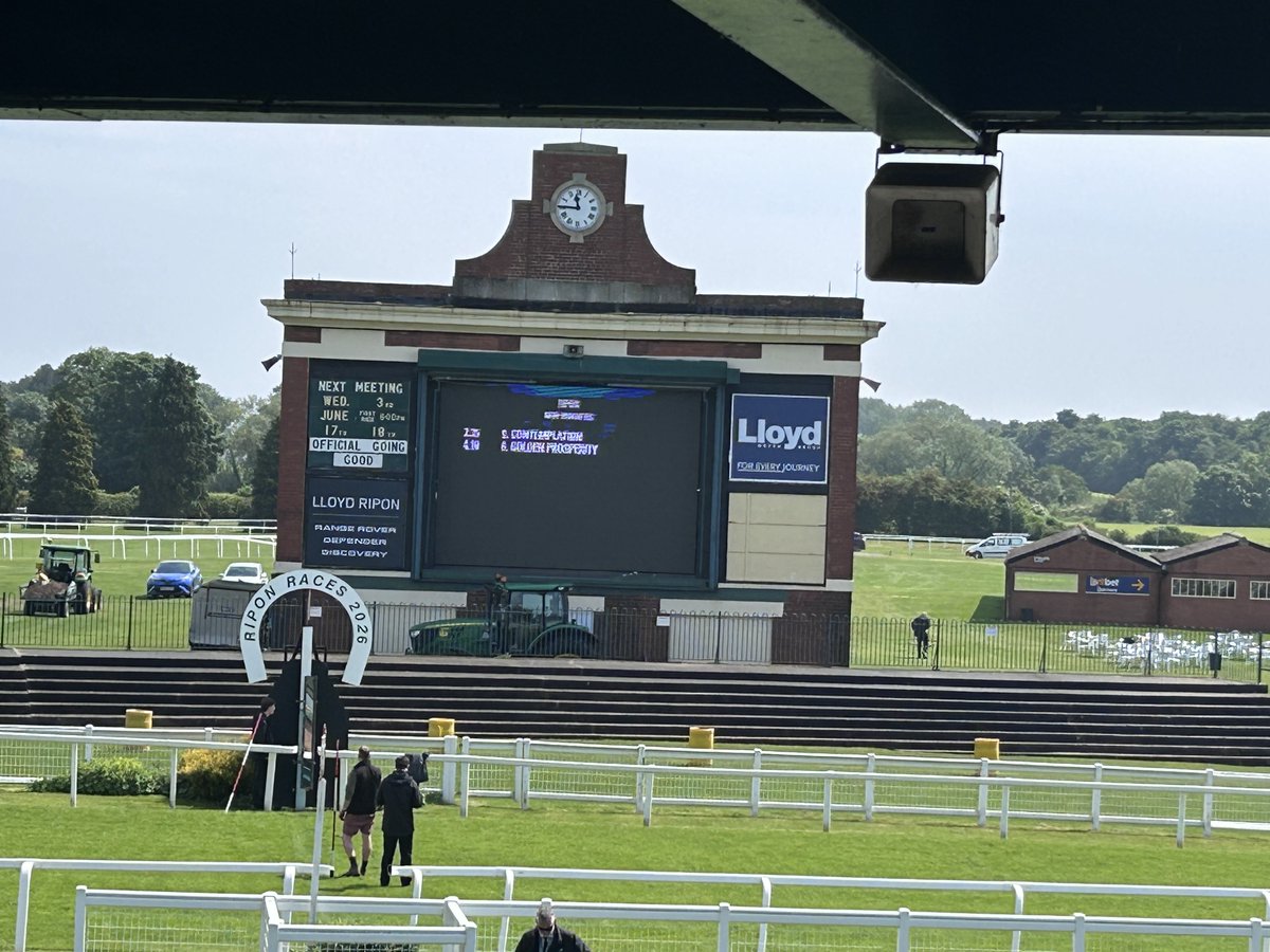 SimonMapletoft's tweet photo. Simba’s Pride 9/4 lands my Nap on another beautiful day at Yorkshire’s Garden Racecourse @Riponraces @Attheraces @skysportsracing 🏇🏇 🌹🌺 💐 #Riponraces #gardenracecourse https://t.co/PyIoRspCwD