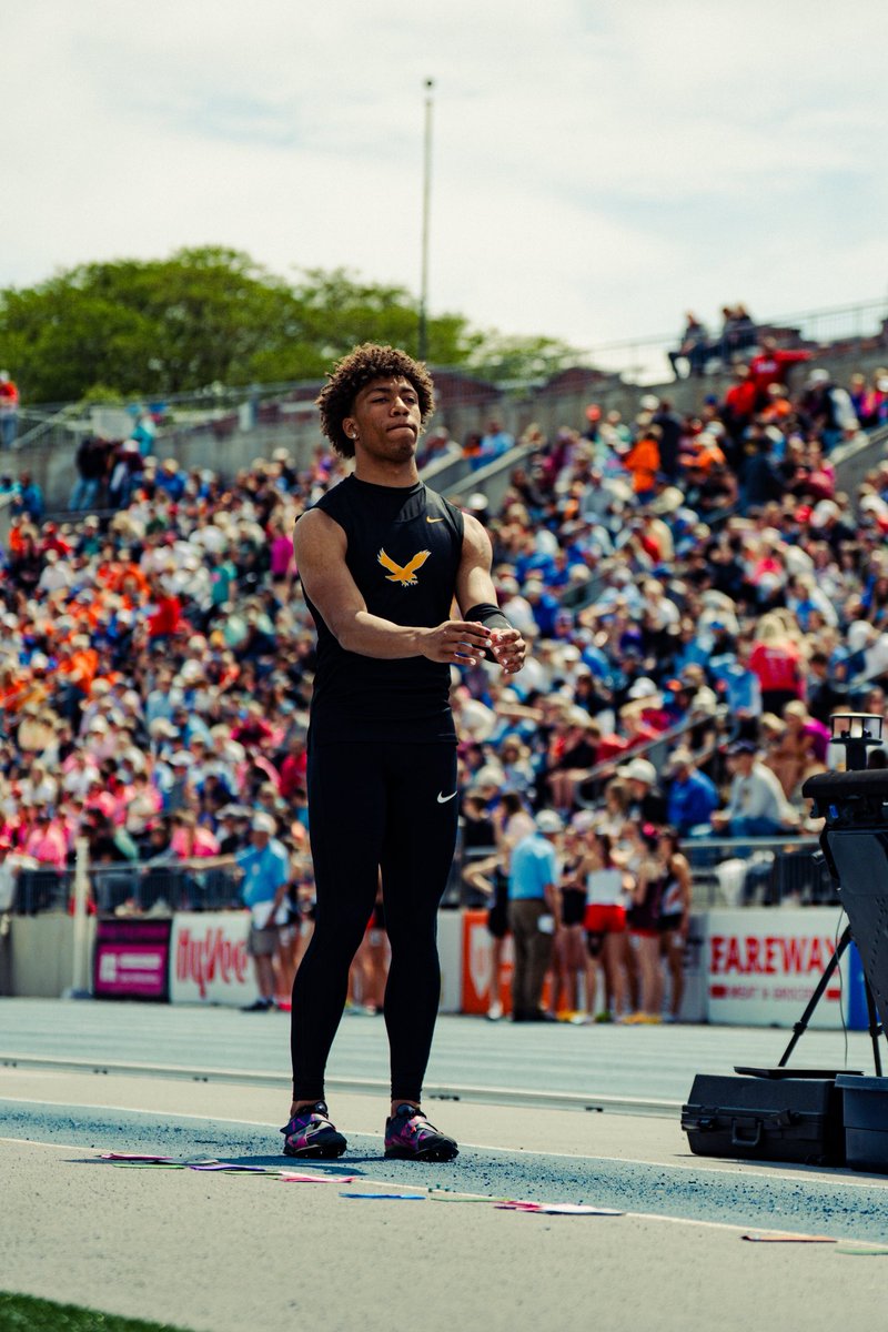jaydenstephenss's tweet photo. state track recap:
long jump 6th, 21’6.5”
4x1 5th, (10 low split) 42.8
shuttle hurdle 2nd, (13.6 split) 58.1
400 hurdles 2nd, 53.1 https://t.co/IGtoTBMZIk