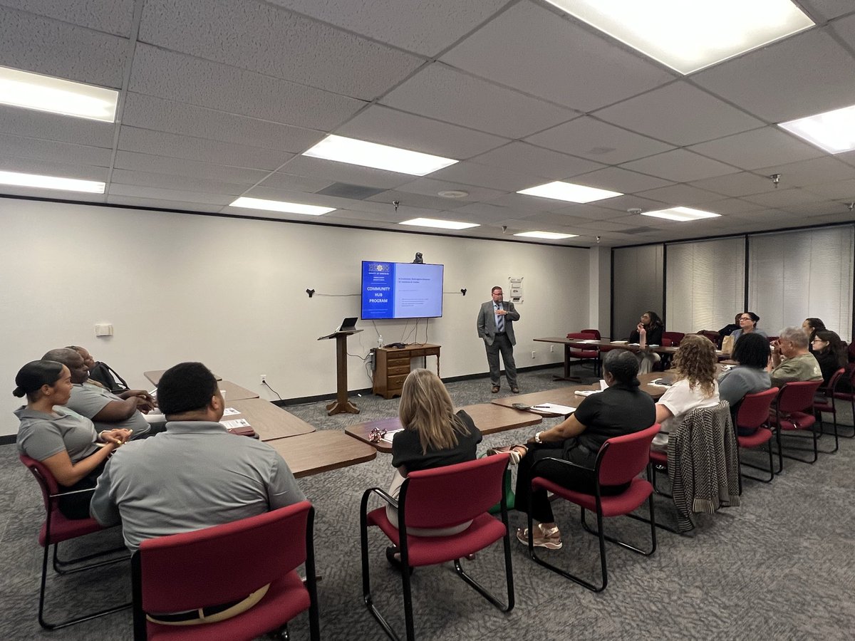 HCSO_NPD's tweet photo. This week, our @HCSOTexas Community Problem Oriented Policing Unit hosted an in-person Community HUB meeting with the @HCSO_D1Patrol area.

The HUB brings together community service providers to help connect individuals with resources beyond traditional police services. https://t.co/vRsiHaks1n