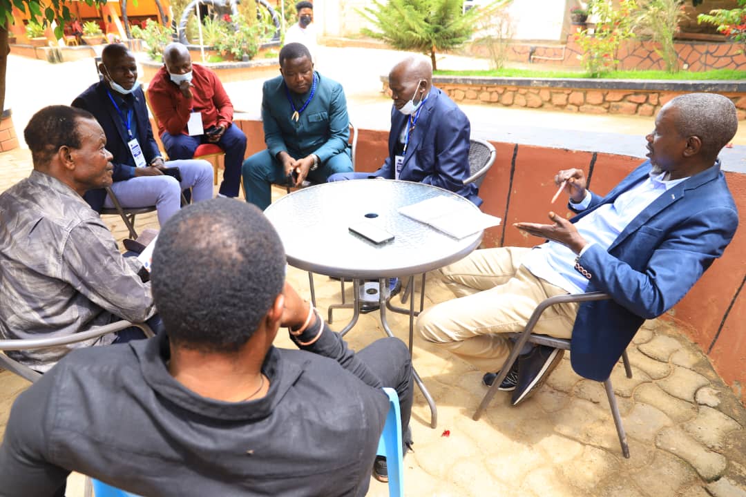 APC_Asbl's tweet photo. L'ONG @APC_Asbl  & la Division des affaires coutumières ont lancé la vulgarisation & la mise en place de la CCR3C à Mahagi, avec l'appui financier de l'🇪🇺 @UEenRDC (Projet Médiation Phase II).

🎯 Objectif : Prévenir et transformer positivement les conflits fonciers et communautaires locaux grâce à la médiation de proximité, avant qu'ils ne dégénèrent.
#RDC #Ituri #Mahagi #Mediation #Paix #CCR3C