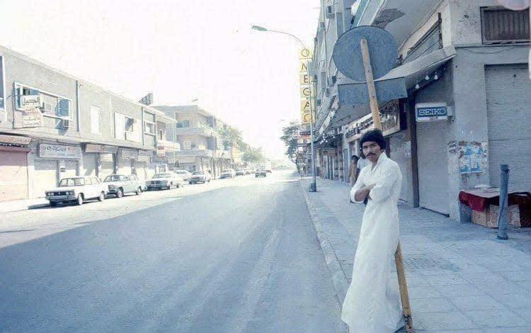 TheOldBahrain's tweet photo. 🇸🇦 1982 v 2024 🇸🇦: Same man at the same place in Al Khobar, Saudi Arabia - 42 years apart. Photo credit @alhashmi_h https://t.co/DCZmrvBgTl