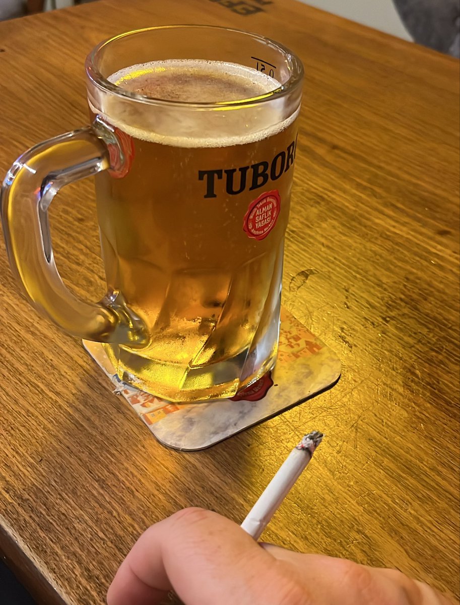 TTaylan5's tweet photo. Bu gazoz niyetine, rakıya geçeceğim 🚬 https://t.co/V01bmKqlXH