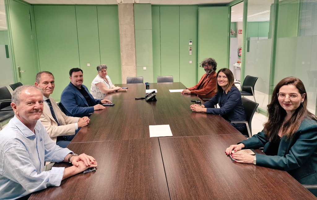 chpreciado's tweet photo. ⚖️ Continuamos promoviendo un CGPJ de proximidad, que atienda los problemas de cada territorio.

Hoy en la Ciutat de la Justícia con la presidenta del Tribunal de Instancia de Barcelona y los presidentes y presidentas de las secciones. https://t.co/VrirP0O8NY