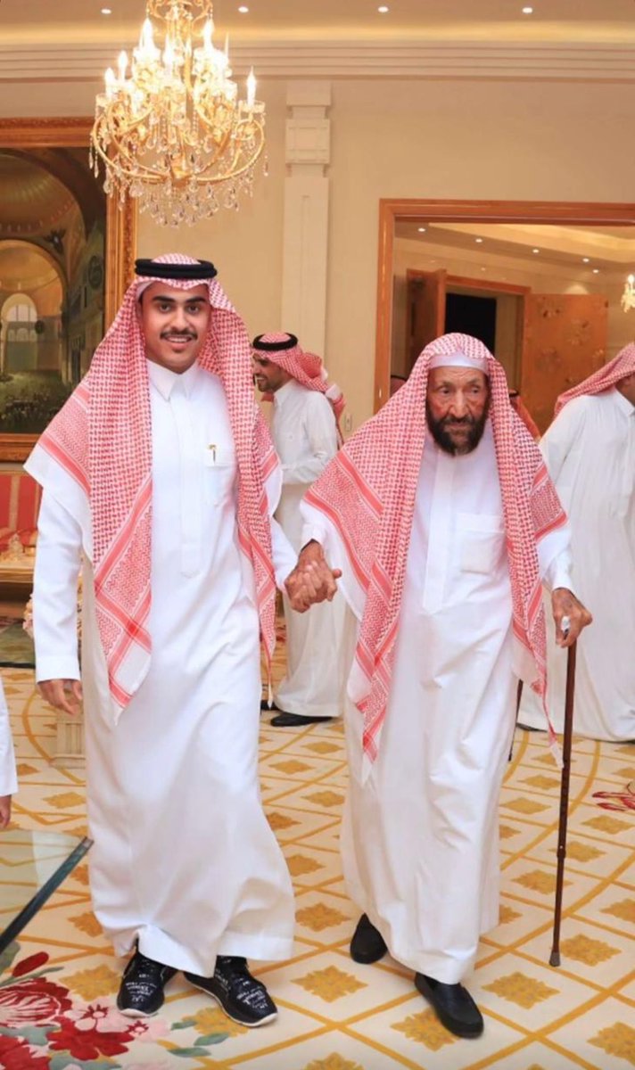 a_almegna's tweet photo. إنتقل إلى رحمة الله الشيخ #محمد_بن_سعد_المهنا غفر الله له أعزي عائلة المهنا كافة وعبدالرحمن بن مهنا خاصة كان بارّا بجده ملازما له حتى آخر أيامه، وما بين يديه من تعب وسهر وخدمة لن يضيع عند الله، رحل الجد وبقي أثر البر شاهدًا لصاحبه، فهنيئًا لك هذا الوفاء، وعظم الله أجرك وجبر مصابك https://t.co/zQ5khpygSn
