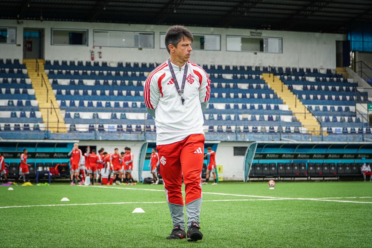 Celeiro_Ases's tweet photo. 𝙁𝙄𝙈 𝘿𝙀 𝙋𝙍𝙀𝙋𝘼𝙍𝘼ÇÃ𝙊! 🇦🇹

O Celeiro está pronto para a estreia no 𝐂𝐚𝐦𝐩𝐞𝐨𝐧𝐚𝐭𝐨 𝐁𝐫𝐚𝐬𝐢𝐥𝐞𝐢𝐫𝐨 𝐒𝐮𝐛-𝟏𝟕!💪🏾

A equipe comandada por Filipe Mattos encara o Flamengo nesta sexta-feira, à𝐬 𝟏𝟕𝐡𝟑𝟎, no Estádio Francisco Novelletto Neto, em Porto Alegre.📝 https://t.co/9T23QPmEba