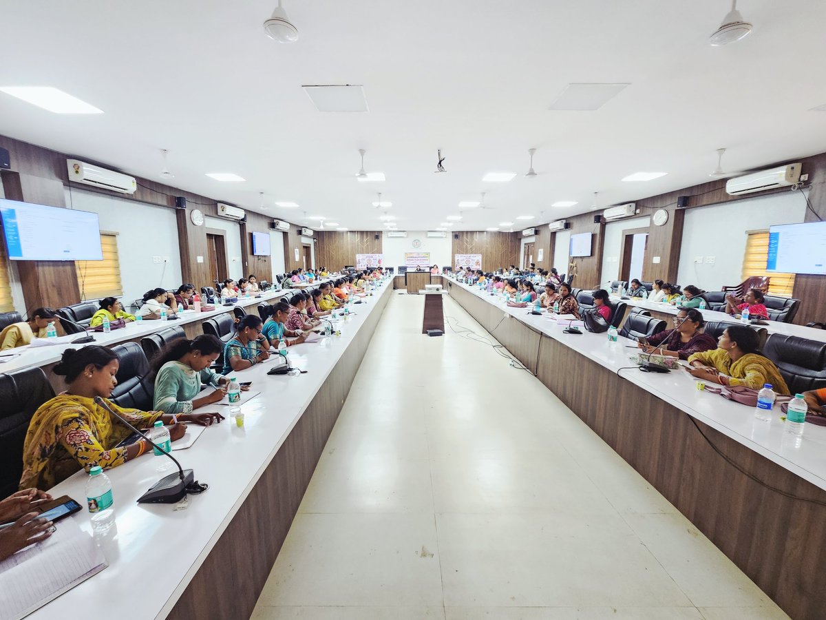 lekhika_sahu's tweet photo. Strengthening Grassroots Implementation of PMMVY Through Capacity Building
#PMMVY #WCD #Bijapur #DistrictAdministration #CapacityBuilding #MaternalHealth #ChildWelfare #DevelopmentSector #TrainingAndCapacityBuilding https://t.co/5FfzaR3z1O
