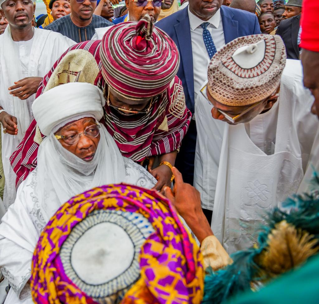 followKWSG's tweet photo. Eid-al-Adha prayer was held on Wednesday under a peaceful atmosphere at the Ilorin Central Praying Ground as Governor @RealAARahman, top government officials, title chiefs, and party chieftains observed amid colour and glamour from the congregants. https://t.co/L8ix1VsAuo