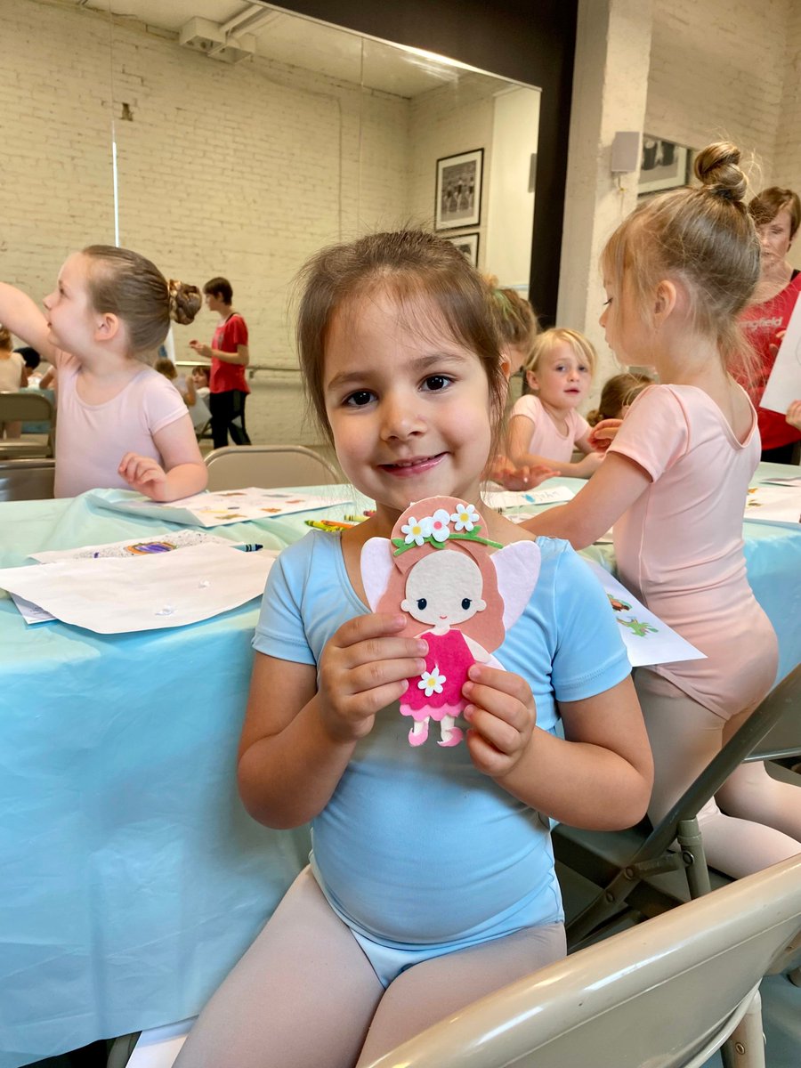 SpfldBallet's tweet photo. Fill your summer with dance! Join us for our Snow White Ballet Camp, June 8-12, from 9am-12pm.

Dancers ages 3-7 will experience ballet class, craft and story time, and snack and nutrition education, learn about music, drama, dance history, and more!

#MilesBoyerPhotography https://t.co/uEEj7dTqOj