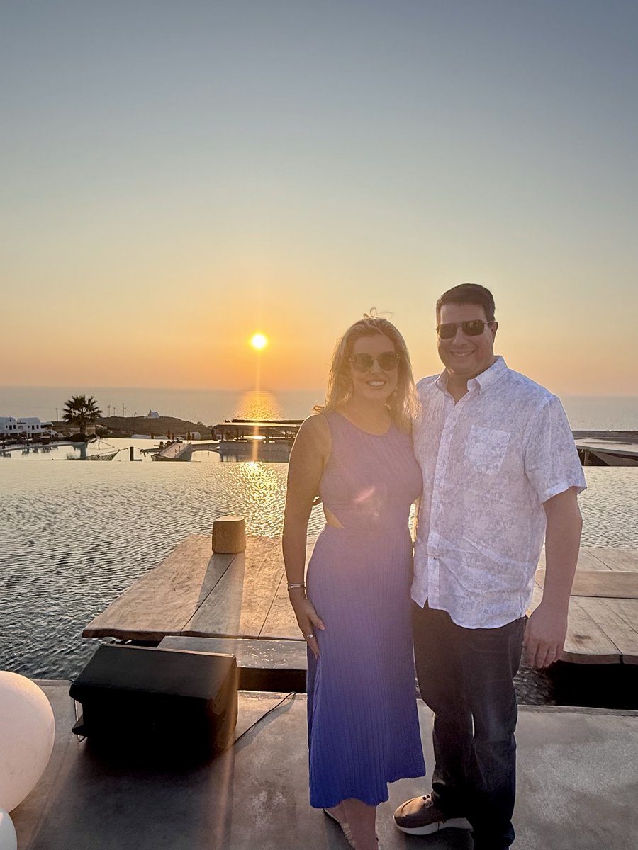 APRoss525's tweet photo. Happy birthday to @SLRoss528! I love you so much and hope you have the best day! Let’s celebrate somewhere like this soon (whenever session finally ends?!) https://t.co/8hqWpOcGkf