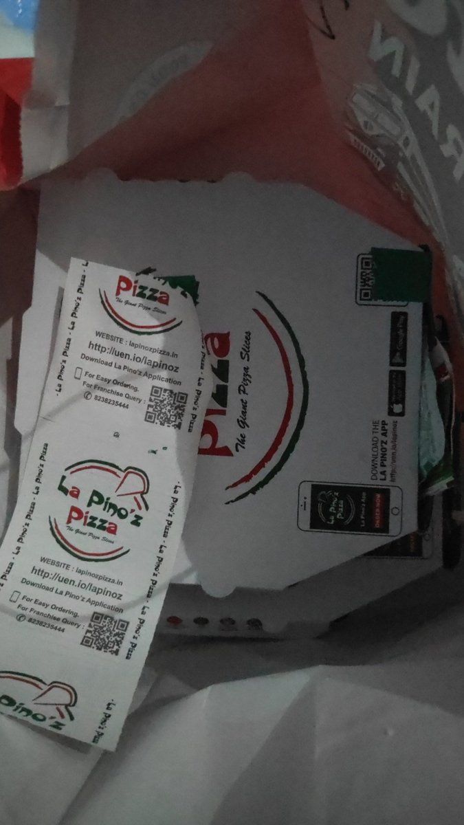 CommonMan__'s tweet photo. Got good on train 
Thanks @zomato and @LaPinozPizzaInd https://t.co/63thG4pTZ5