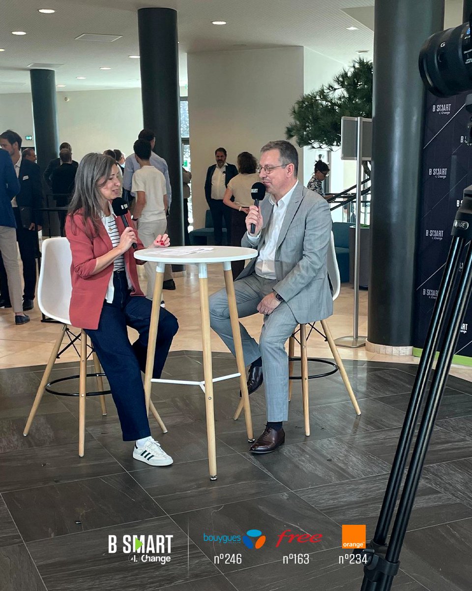 B_SMART_TV's tweet photo. 🚨 Interviews exclusives à venir dans SMART TECH ce lundi 1er juin à 10h45, tournées depuis les Assises du Numérique de la Baule avec @Digiworld, événement duquel B SMART est partenaire : @NPolony, essayiste et éditorialiste et @jerome_henique, Directeur Exécutif et CEO d'@Orange_France, répondent aux questions de @delf1 !

#smarttech, rendez-vous ce lundi 1er juin à 10h45 sur @B_SMART_TV 

#AssisesDuNumerique #Numerique #Innovation #TransformationDigitale #IA