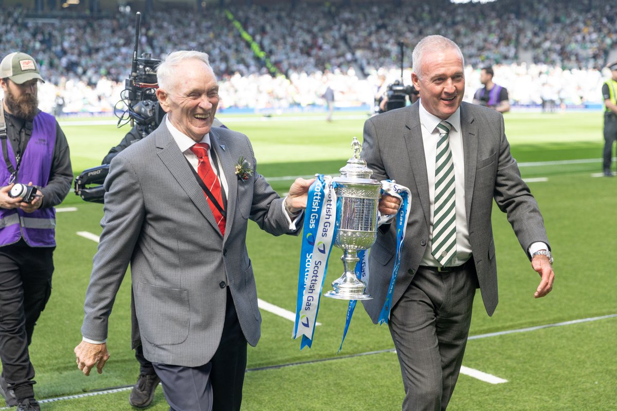 officialdafc's tweet photo. 📸 A special moment last Saturday as Roy led the trophy out with Paul Lambert. https://t.co/sUr0LA5FsD