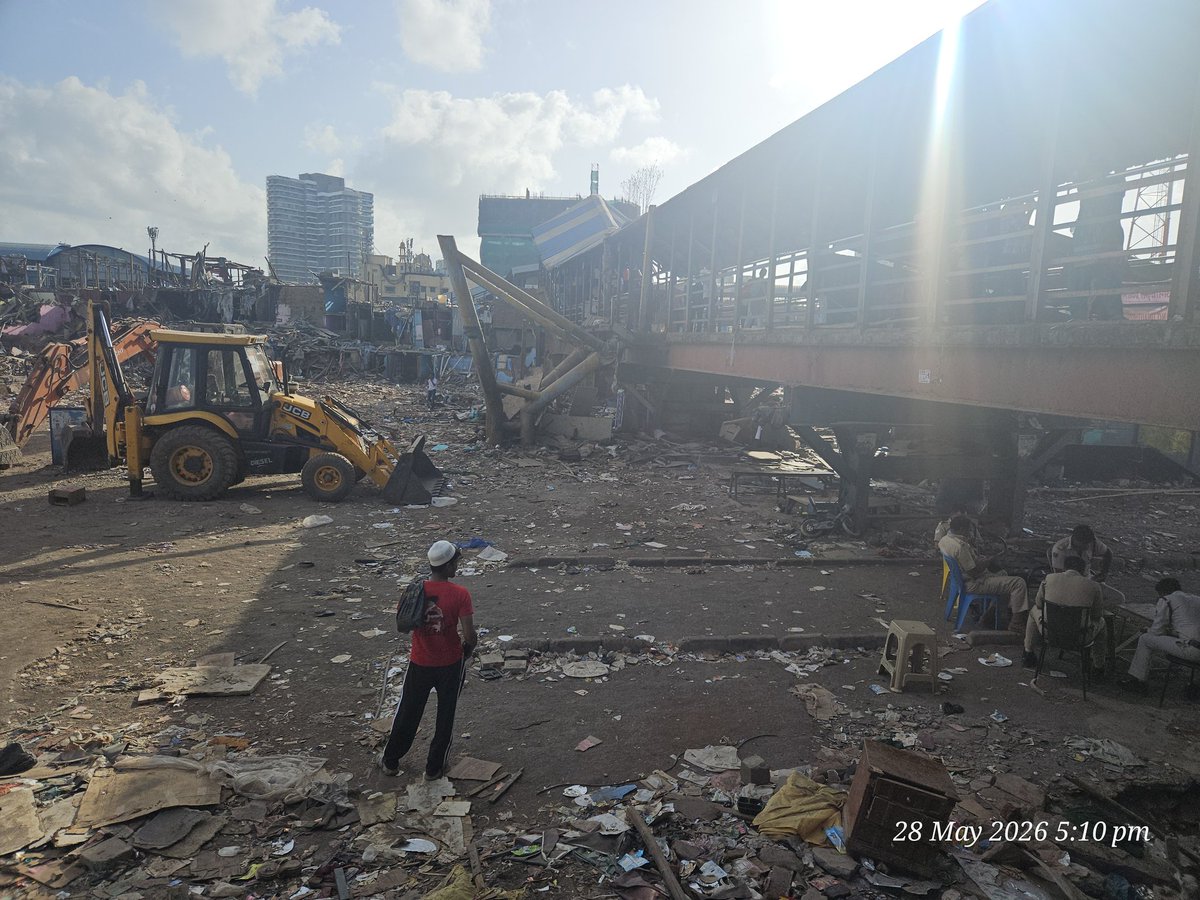 krStysh's tweet photo. This pretty much sums up Garib Nagar today!
#garibnagar #bandra #demolition https://t.co/zTmIoAX2JH