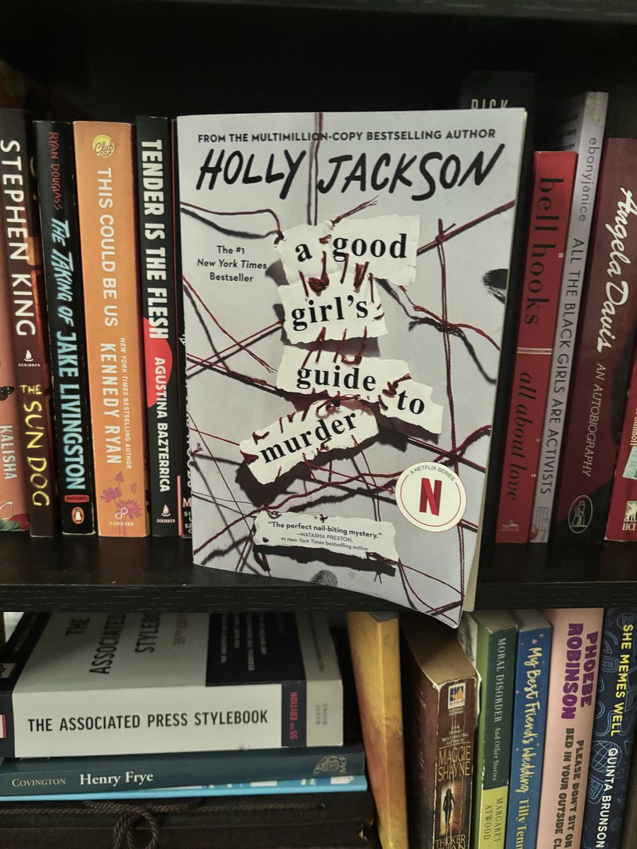 FaggSalad's tweet photo. ⭐️⭐️⭐️⭐️ i was able to figure out one of the killers within the first few chapters but it still had a plot twist that left my mouth open https://t.co/WHNIv2KgHZ