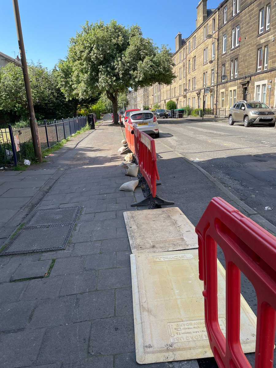 AuldAngus's tweet photo. @edinhelp It's nice to see the extended pavements on Westfield Road are getting a bit of attention. Hopefully you won't forget about the other two on the other side of the road. https://t.co/HiY9I4cozR
