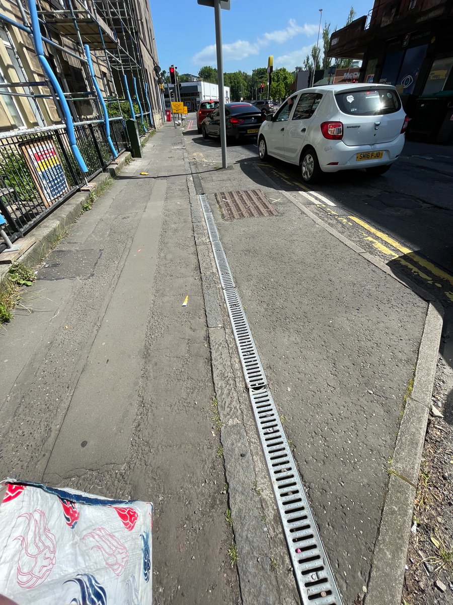 AuldAngus's tweet photo. @edinhelp It's nice to see the extended pavements on Westfield Road are getting a bit of attention. Hopefully you won't forget about the other two on the other side of the road. https://t.co/HiY9I4cozR