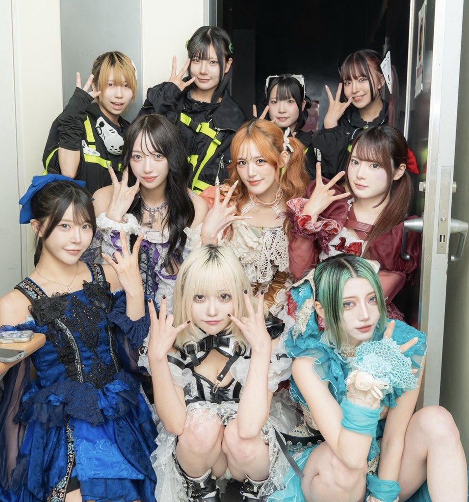 ◤￣￣￣￣￣￣￣￣￣￣￣￣￣￣◥ MOON RABBiTS Presents 『LUNATIC
