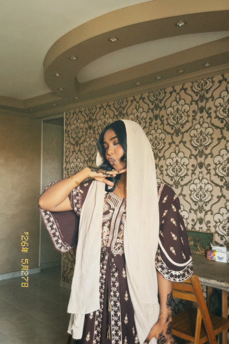 itsnotroa's tweet photo. eid mubarak. 🤎 https://t.co/EI6z0XN4GQ