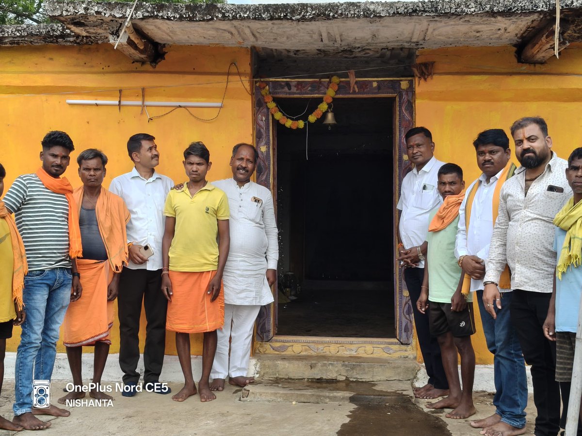 PawanSaiBJP's tweet photo. सुकमा जिला में जगरगुंडा केरलपेंडा स्थित राम मंदिर में  पूजा-अर्चना कर शीश झुकाकर आशीर्वाद लिया एवं सभी की खुशहाली की प्रार्थना की ।
बस्तर नक्सल मुक्त होने के बाद 22 वर्षों  पश्चात इस मंदिर में पूजा- अर्चना प्रारंभ हुआ है । https://t.co/RpHOZE8VW7