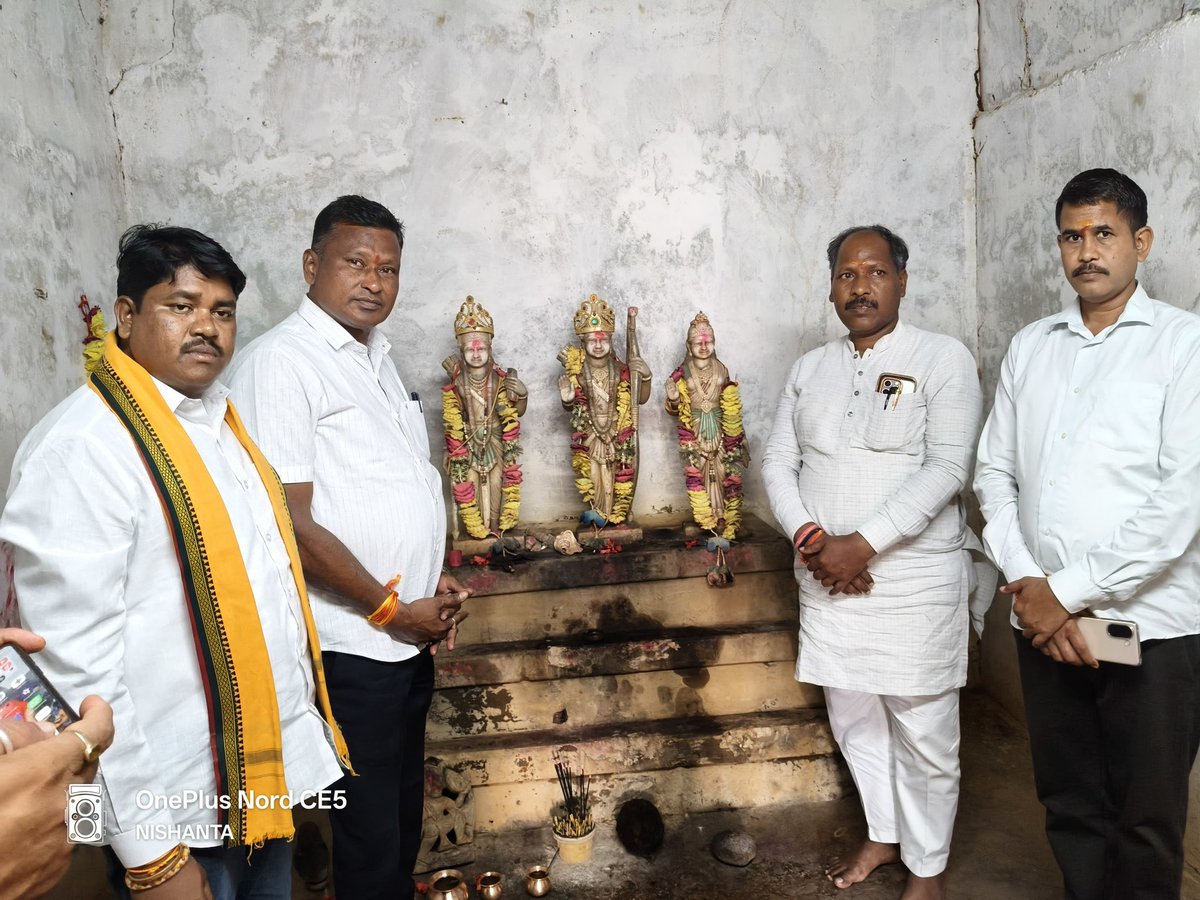 PawanSaiBJP's tweet photo. सुकमा जिला में जगरगुंडा केरलपेंडा स्थित राम मंदिर में  पूजा-अर्चना कर शीश झुकाकर आशीर्वाद लिया एवं सभी की खुशहाली की प्रार्थना की ।
बस्तर नक्सल मुक्त होने के बाद 22 वर्षों  पश्चात इस मंदिर में पूजा- अर्चना प्रारंभ हुआ है । https://t.co/RpHOZE8VW7