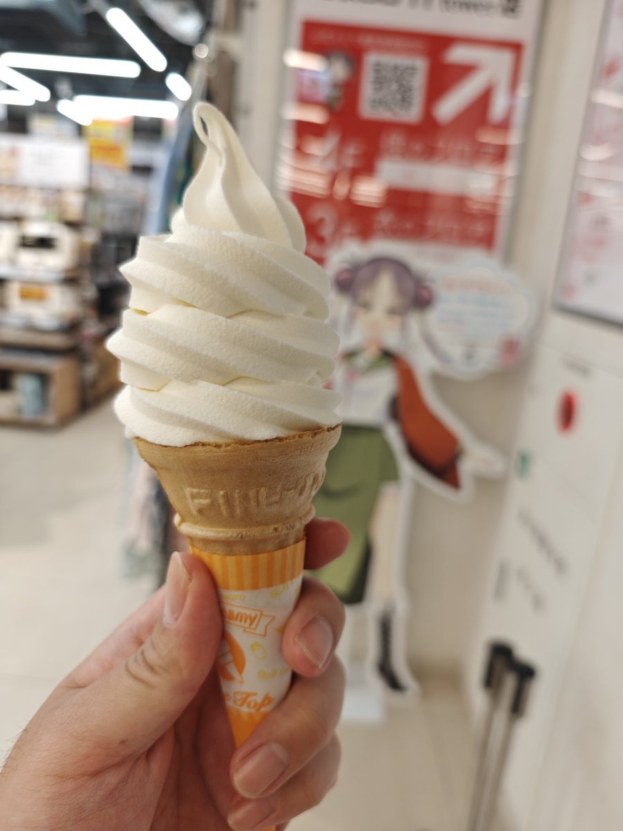 TMKYNGSW's tweet photo. 今日なんかすごく暑くない？
そう思って過ごしてたらさっきお天気アプリから

「明日は今日より、7℃高くなる予報です」ﾋﾟｺﾝｯ

オイオイオイ
ヤバいわ 明日

水分補給こまめに！　
無理せず行きましょ！！

#唐突に夏
#猛暑
#水分補給 https://t.co/ay2SnNtfLP